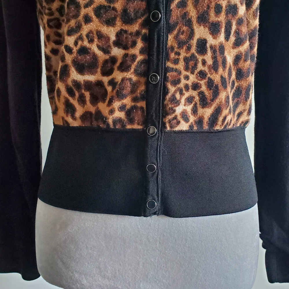 WHBM Leopard 🐆 Cardigan - Picture 3 of 14
